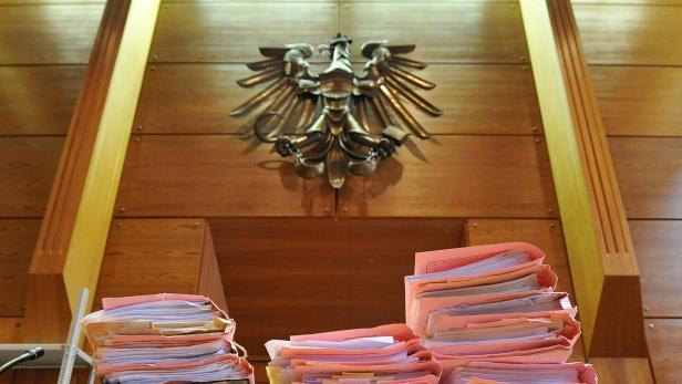 THEMENBILD: GERICHTSAKTEN / KOSTEN FÜR AKTENKOPIEN BEI GERICHT