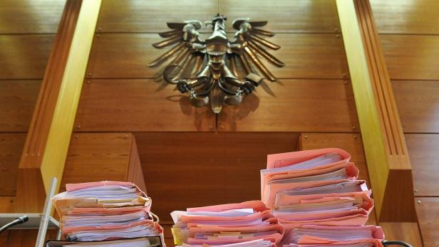 THEMENBILD: GERICHTSAKTEN / KOSTEN FÜR AKTENKOPIEN BEI GERICHT