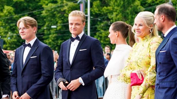 Mette-Marit mit Ehemann Haakon und Marius Borg Høiby (Zweiter von links), Prinzessin Ingrid Alexandra und Prinz Sverre Magnus