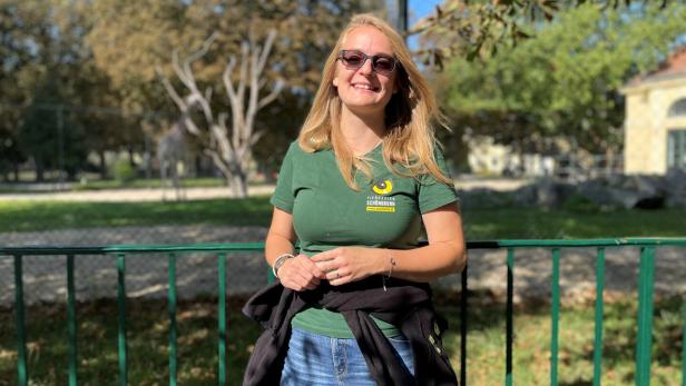 Die Zoopädagogin Sandra Braher an ihrem Arbeitsplatz im Tiergarten Schönbrunn