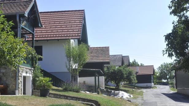 Kellerstöckl in einer Weinstraße am Eisenberg