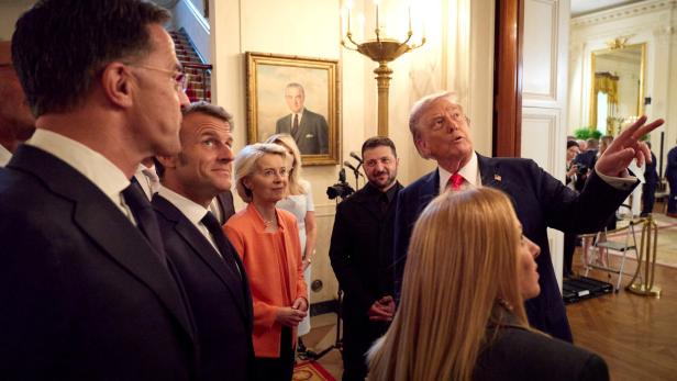  Trump mit Selenskij und sieben europäischen Abgesandten: Die Hoffnung ist groß nach dem Gipfel 