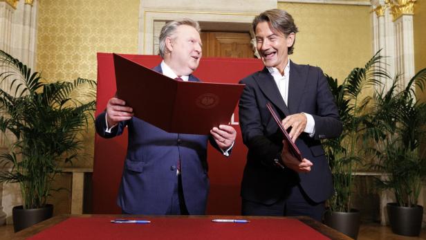 Bürgermeister Ludwig und ORF-General Weißmann freuen sich über den Vertrag zum Song Contest.