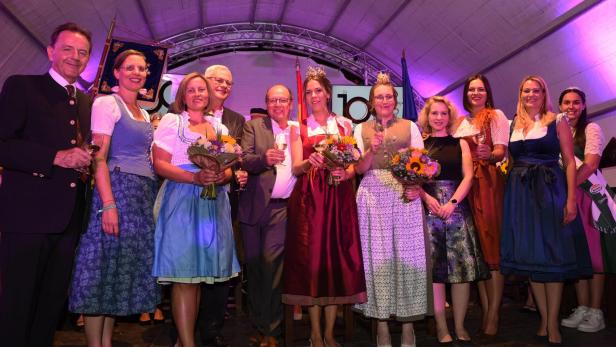 Gruppenfotos von der Eröffnung der Wein- und Genusstage in Eisenstadt