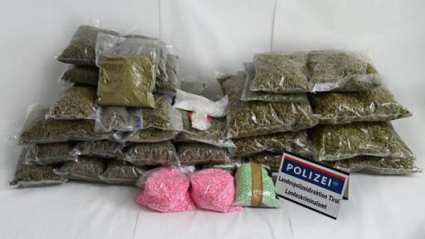 Drogenfund in Tirol:  Insgesamt 30 Kilogramm Cannabis, acht Kilo Kokain sowie 16.605 Ecstasy-Tabletten
