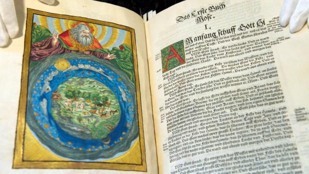 470 Jahre alte Bibel mit Randnotizen von Luther und Melanchthon