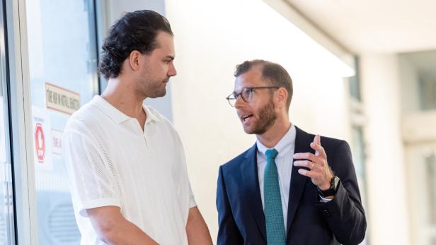 PROZESS GEGEN SCHAUSPIELER JIMI BLUE OCHSENKNECHT: OCHSENKNECHT