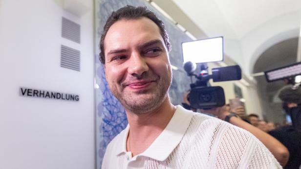 PROZESS GEGEN SCHAUSPIELER JIMI BLUE OCHSENKNECHT: OCHSENKNECHT
