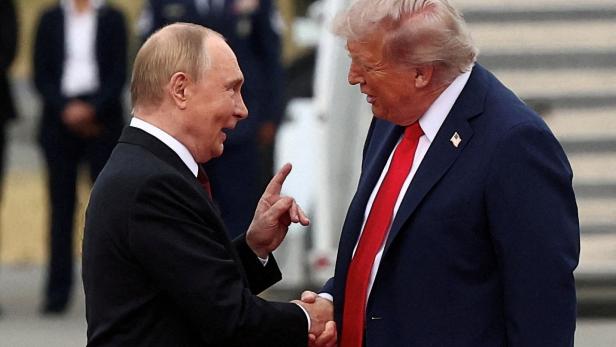 FILE PHOTO: U.S. President Trump meets with Russian President Putin in Alaska