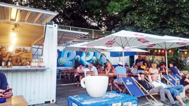 Figar am Donaukanal, 1020 Wien Zwischen Tel Aviv Beach und Adria hat das Figar aus Wien-Neubau seit wenigen Wochen einen kleinen Stand mit Strandliegen. Das Essen ist genauso gut wie im Schwestern-Lokal.