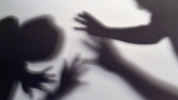 Gewalt wird auf diesem Foto schemenhaft dargestellt.