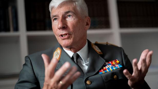 INTERVIEW MIT EHEMALIGEM EU-MILITÄRCHEF GENERAL BRIEGER