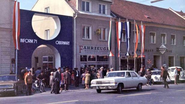 Blick auf eine Häuserfassade aus dem Jahr 1971 in Oberwart, dem Jahr der ersten Inform-Messe