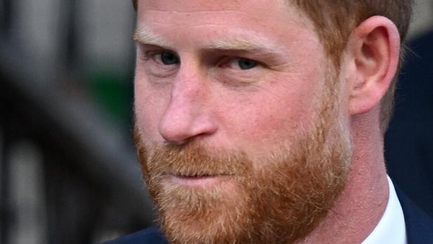Prinz Harry. Er trägt einen Anzug.