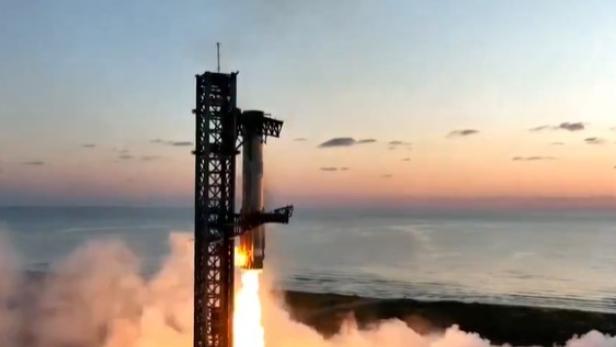 Space X führte einen erfolgreichen Testflug der Starship-Rakete durch.