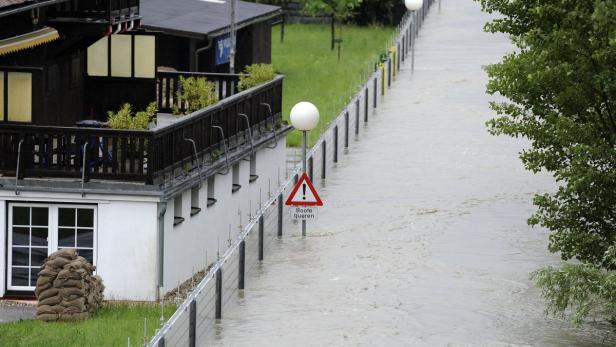 APA13055258-2 - 04062013 - KREMS - ÖSTERREICH: ZU APA-TEXT CI - Der Hochwasserschutz in Krems-Stein aufgenommen am Dienstag, 4. Juni 2013. Nach den heftigen Regenfällen in Österreich ist es zu schweren Überschwemmungen gekommen. APA-FOTO: HELMUT FOHRINGER