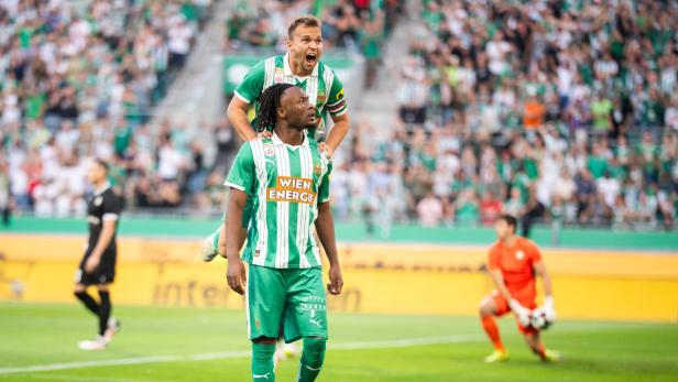 Rapids Claudy Mbuyi und Matthias Seidl jubelten nach dem 1:0.