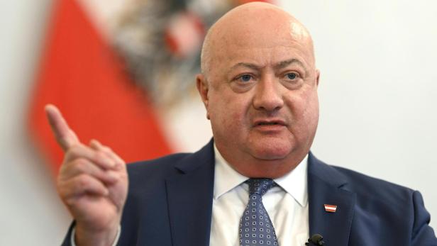 INTERVIEW: BUNDESKANZLER CHRISTIAN STOCKER (ÖVP)