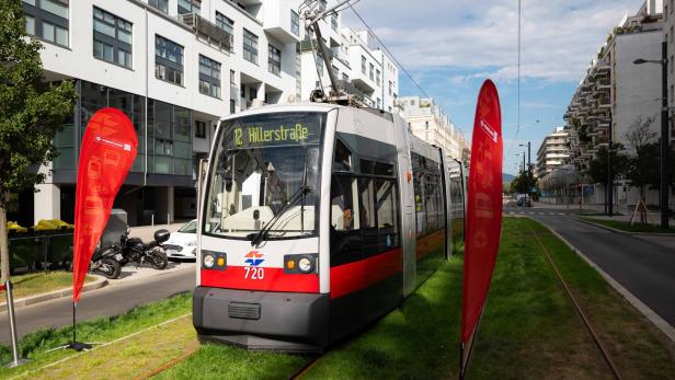 ++ HANDOUT ++ WIEN: NEUE BIM-LINIE 12 ABSOLVIERTE ERSTE FAHRT