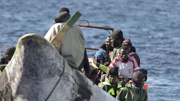 Boot mit Flüchtlingen