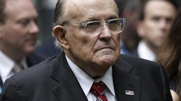 Der ehemalige New Yorker Bürgermeister Giuliani war in einen Auffahrunfall verwickelt und zog sich dabei mehrere Verletzungen zu.