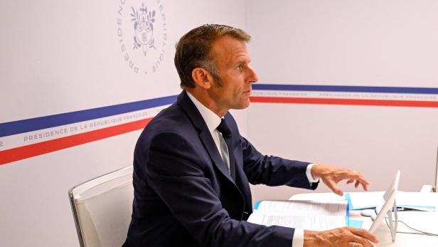 FILE PHOTO: French President Emmanuel Macron attends a video conference with members of the coalition of the willing Frankreichs Präsident Emmanuel Macron