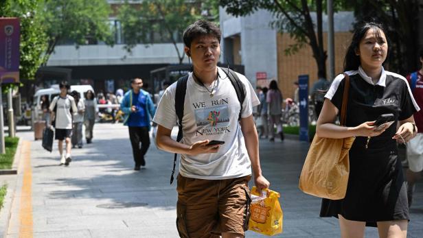 Chinesische Studenten, hier an der Beijing Foreign Studies University in Peking, sind vielen Trump-Anhängern ein Dorn im Auge. Chinesische Studenten, hier an der Beijing Foreign Studies University in Peking, sind vielen Trump-Anhängern ein Dorn im Auge.