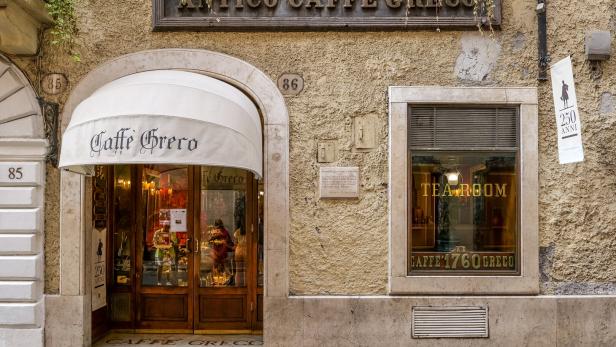 The ancient Caffe Greco along Via Condotti in the Piazza di Spagna district in the historic heart of Rome Das Antico Caffè Greco in Rom