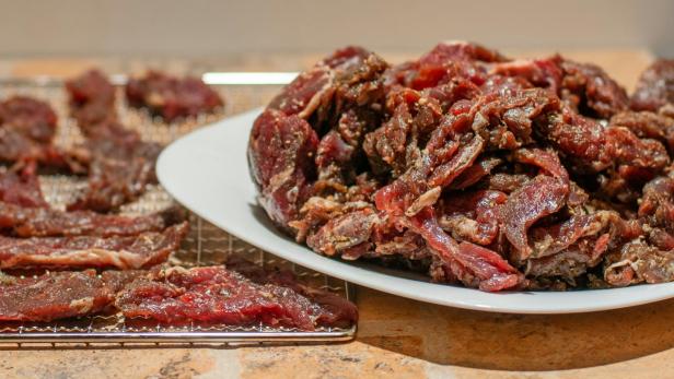 In der Schweiz kam es in den Discountern Lidl und Aldi zu einer großen Verwirrung um Fledermausfleisch. In der Schweiz kam es in den Discountern Lidl und Aldi zu einer großen Verwirrung um Fledermausfleisch.