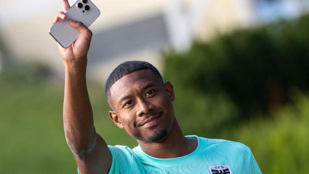 FUSSBALL: MÄNNER/WM QUALIFIKATION: TRAINING ÖFB-NATIONALTEAM: ALABA David Alaba ist aktuell gut gelaunt