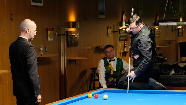 Ken Dahlke am Billard-Tisch Ken Dahlke am Billard-Tisch