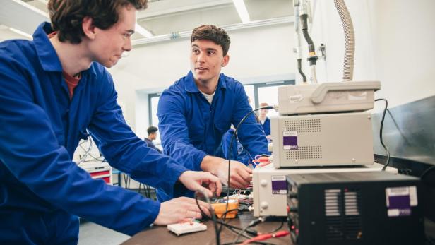 Working on an Engineering Group Project Working on an Engineering Group Project