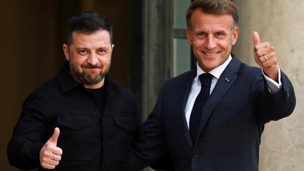 French President Macron and Ukraine's President Zelenskiy meet in Paris French President Macron and Ukraine's President Zelenskiy meet in Paris
