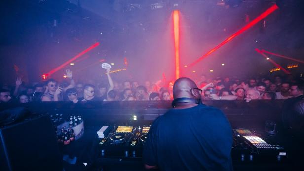 Neue Eventreihe startet im O Klub: Techno-DJ Carl Cox ist mit dabei. Neue Eventreihe startet im O Klub: Techno-DJ Carl Cox ist mit dabei.