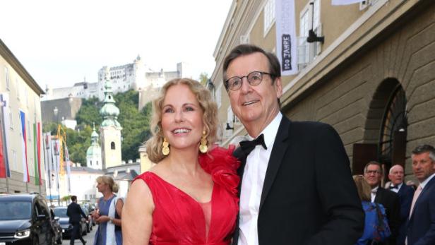 Katja Burkard und Hans Mahr Katja Burkard und Hans Mahr. Sie trägt ein rotes Abendkleid, er einen Anzug.
