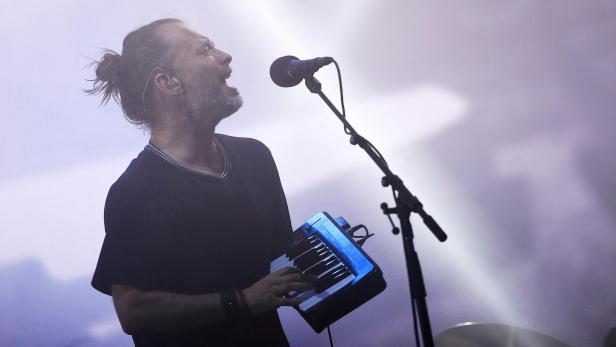 FILE PHOTO: Radiohead performs on the Pyramid Stage at Worthy Farm in Somerset during the Glastonbury Festival FILE PHOTO: Radiohead performs on the Pyramid Stage at Worthy Farm in Somerset during the Glastonbury Festival