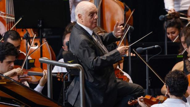 GERMANY-MUSIC-CONCERT Daniel Barenboim gestürzt: Buchbinder übernimmt