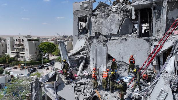 Ein israelisches Gebäude liegt nach einem Luftangriff des Iran in Trümmern