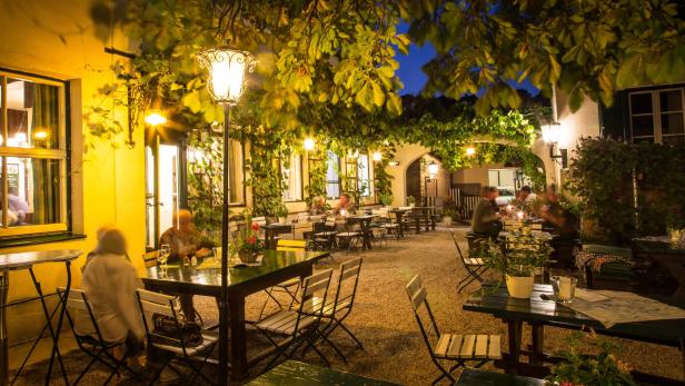Heurigenidylle  wie damals – nur ohne Touristenmassen. Der Traditionsbetrieb Maly in der Sandgasse richtet sich nun nach den Wienern aus, Grinzing erfindet sich neu. 