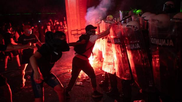 Erneut Gewalt bei Protesten gegen Regierung in Serbien 