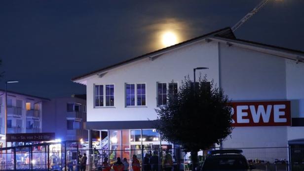 Zwei Schwerverletzte bei Einsturz von Supermarktdach Vier Verletzte bei Teil-Einsturz von Supermarktdach in Süddeutschland