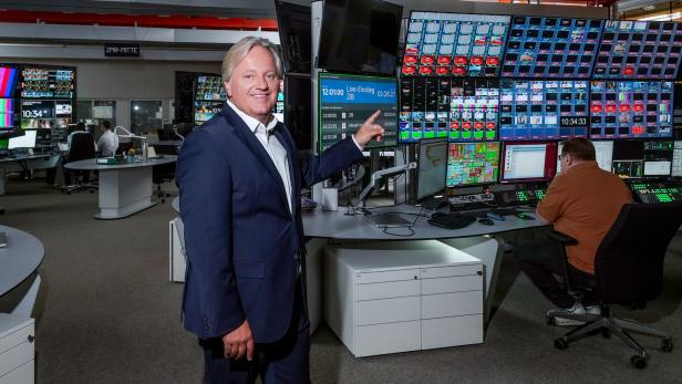 ORF-Technik-Direktor Kräuter im Content Management Center am Mediencampus Küniglberg