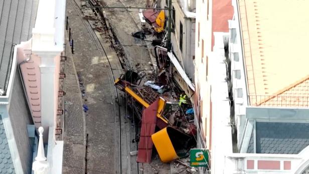 Aftermath of the Gloria Funicular accident in Lisbon Eine Drohnen-Ansicht von oben nach dem tödlichen Seilbahn-Unglück in Lissabon.
