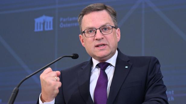 PK "NÄCHSTE REFORMSCHRITTE ZUR SICHERUNG DER PENSIONEN": WÖGINGER ÖVP-Klubchef August Wöginger bei einer Pressekonferenz.