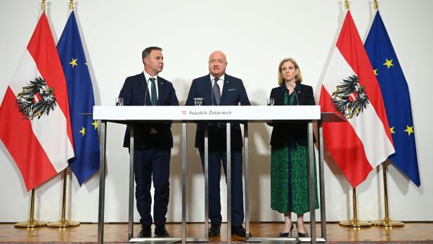 KLAUSUR DER BUNDESREGIERUNG / MINISTERRAT: BABLER/STOCKER/MEINL-REISINGER