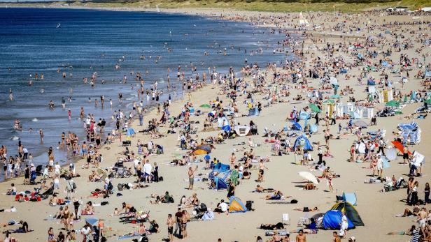NETHERLANDS-WEATHER-BEACH Der Strand, wo die Deutschen viele Liegenschaften haben