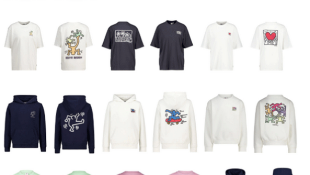 T-Shirts und Kapuzenpullover in verschiedenen Farben.