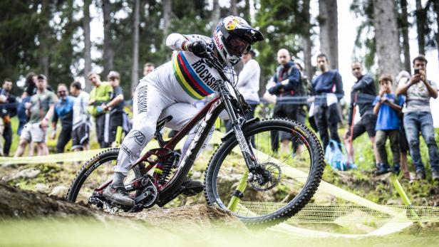 Mountain Bike World Cup Valentina Höll wurde zum vierten Mal in Folge Weltmeisterin im Mountainbike-Downhill