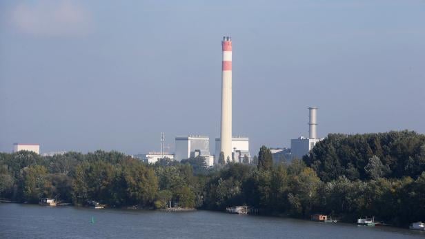 Blick auf die Donau vom Hafen Freudenau aus
