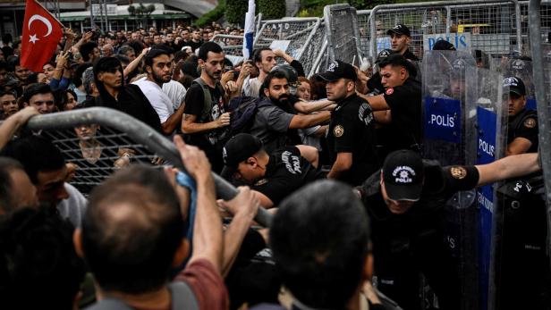 Mit Polizei und Justiz will Erdoğan der Opposition Garaus machen